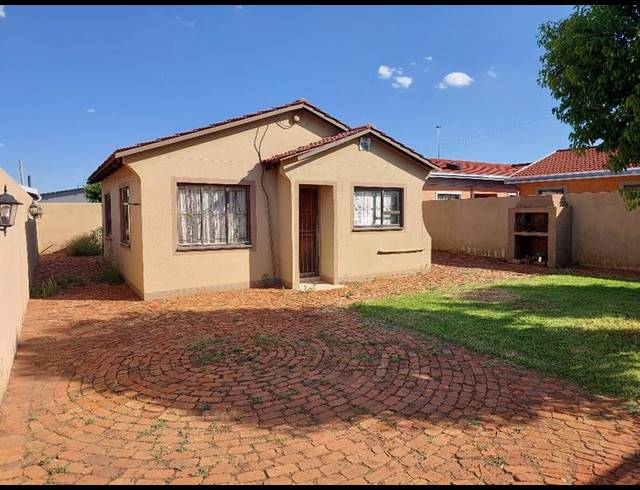 2 BEDROOM HOUSE FOR SALE IN THOKOZA EXT 2